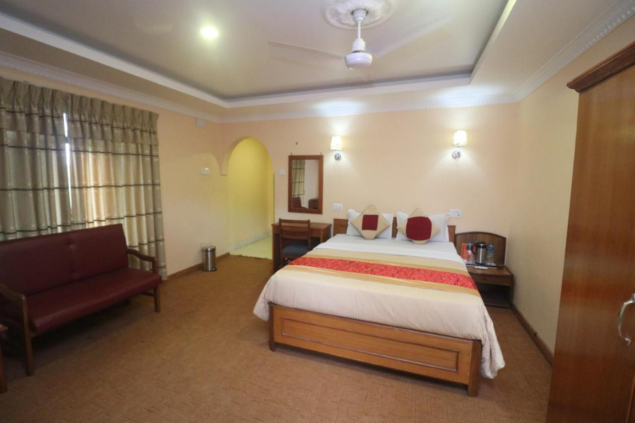 Hotel Wildlife Camp Sauraha Exterior foto