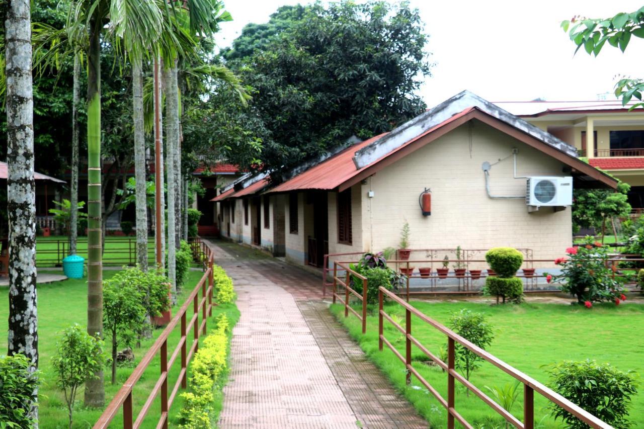 Hotel Wildlife Camp Sauraha Exterior foto