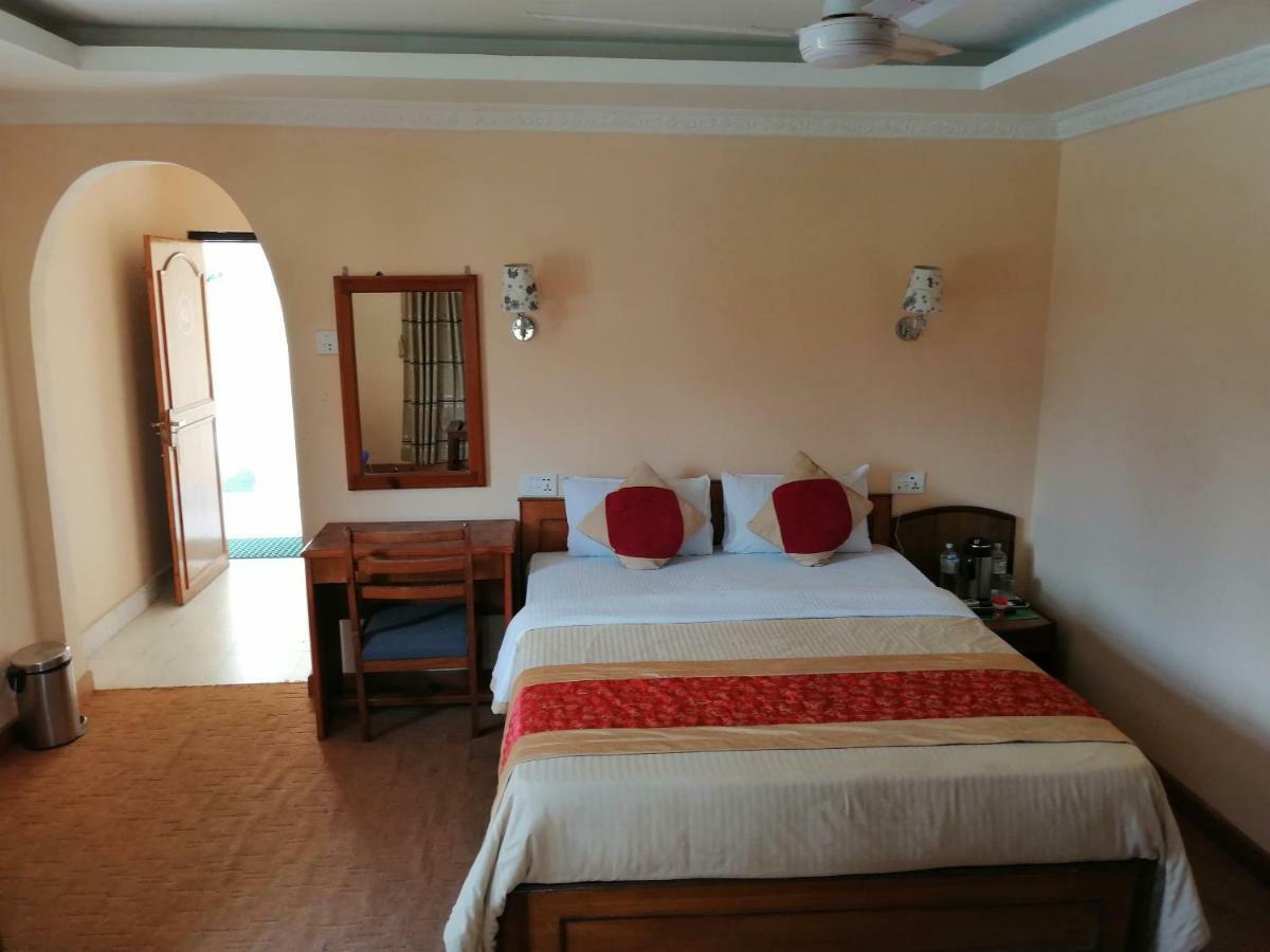 Hotel Wildlife Camp Sauraha Exterior foto