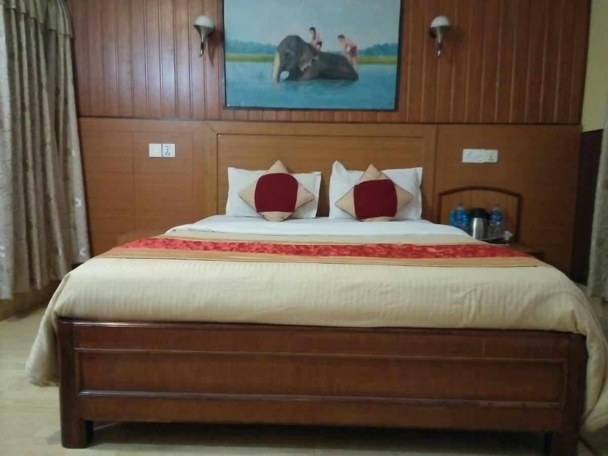 Hotel Wildlife Camp Sauraha Exterior foto